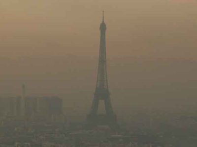París prohibirá la circulación de coches diésel y gasolina por su calles en 2030
