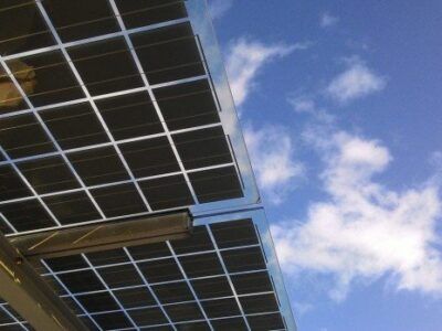 Los científicos ven la luz: nuevo diseño de paneles solares podría absorber la luz en un 125%