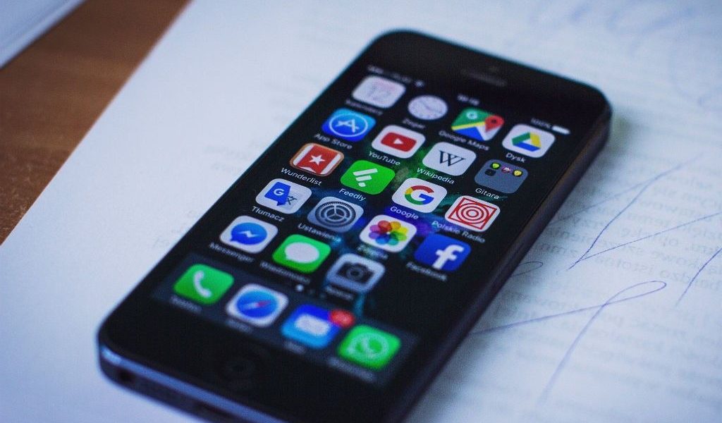Colombianos pasan más de 100 minutos diarios en sus smartphones