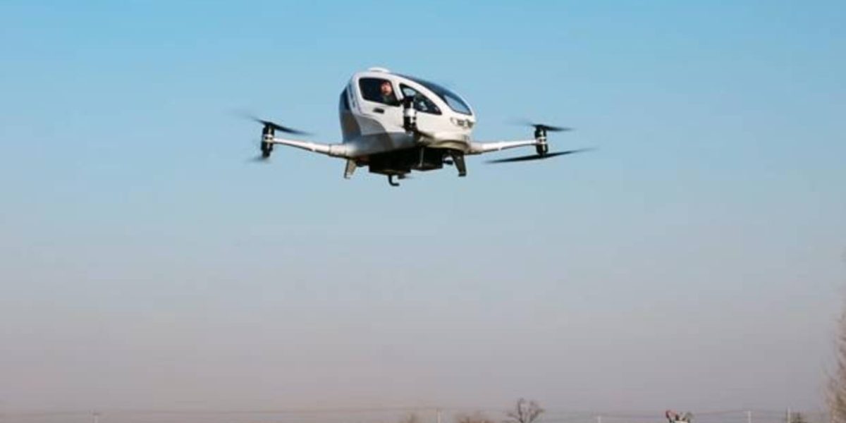 Así ha sido el primer vuelo con humanos a bordo del taxi drone chino Ehang 184