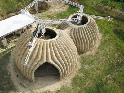 Casas circulares de tierra cruda: Estructura y revestimiento en 200 horas de impresión 3D